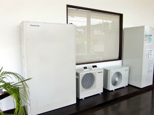 エコキュート展示コーナーでは現物のエコキュートをご覧いただけます 空気でお湯を沸かす体感をしていただけます